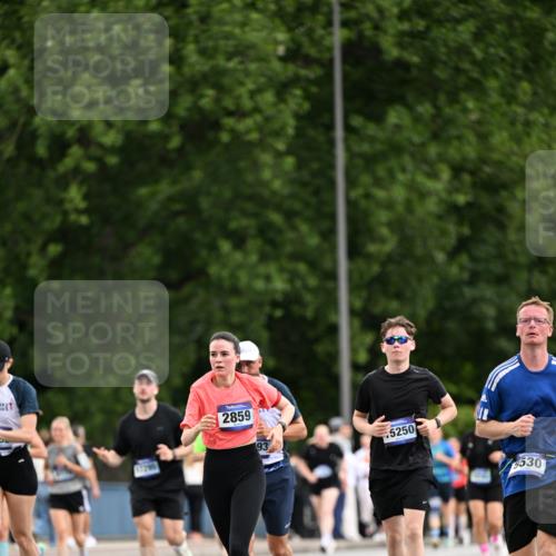 29.06.2025 - hella hamburg halbmarathon Dr. Thomas Lammeyer http://msf.ph/oto/8436341 29.06.2025 10:55:19 Kennedybrücke 1208, 1478, 2358, 2859, 3229, 3647, 4848, 5530, 6178, 7141, 8779, 8833, 8986, 9605, 10437, 11252 meine-sportfotos.de