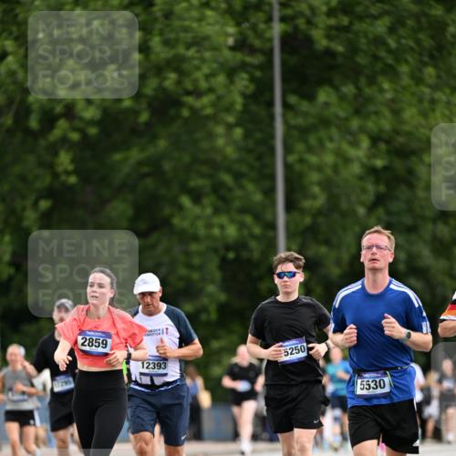 29.06.2025 - hella hamburg halbmarathon Dr. Thomas Lammeyer http://msf.ph/oto/8436366 29.06.2025 10:55:20 Kennedybrücke 1208, 1478, 2358, 2859, 3229, 3647, 4848, 5530, 6178, 7141, 7769, 8779, 8986, 9605, 10437, 11252 meine-sportfotos.de