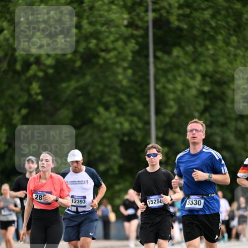 29.06.2025 - hella hamburg halbmarathon Dr. Thomas Lammeyer http://msf.ph/oto/8436372 29.06.2025 10:55:20 Kennedybrücke 1208, 1478, 2358, 2859, 3229, 3647, 4848, 5530, 6178, 7141, 7769, 8779, 8986, 9605, 10437, 11252 meine-sportfotos.de