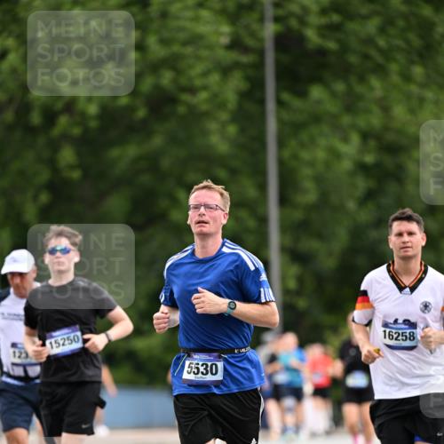 29.06.2025 - hella hamburg halbmarathon Dr. Thomas Lammeyer http://msf.ph/oto/8436425 29.06.2025 10:55:22 Kennedybrücke 1208, 2358, 2859, 3229, 3647, 4848, 5530, 6178, 7141, 7769, 8779, 8986, 9605, 11252 meine-sportfotos.de