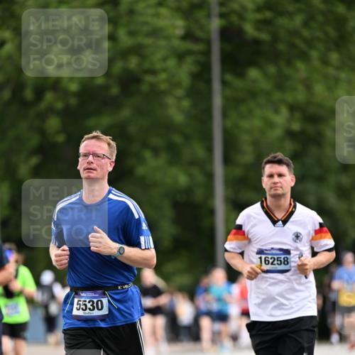 29.06.2025 - hella hamburg halbmarathon Dr. Thomas Lammeyer http://msf.ph/oto/8436442 29.06.2025 10:55:22 Kennedybrücke 1208, 2358, 2859, 3229, 3647, 4848, 5530, 6178, 7141, 7769, 8779, 8986, 9605, 11252 meine-sportfotos.de