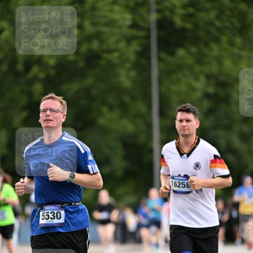 29.06.2025 - hella hamburg halbmarathon Dr. Thomas Lammeyer http://msf.ph/oto/8436449 29.06.2025 10:55:22 Kennedybrücke 1208, 2358, 2859, 3229, 3647, 4848, 5530, 6178, 7141, 7769, 8779, 8986, 9605, 11252 meine-sportfotos.de