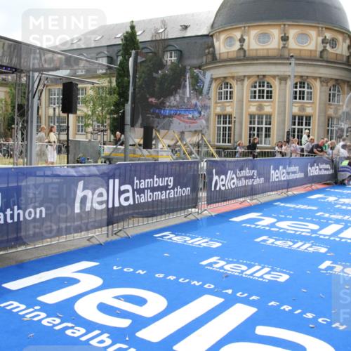 29.06.2025 - hella hamburg halbmarathon Michael Strokosch http://msf.ph/oto/8436462 29.06.2025 10:18:01 Ziel 15166, 19072 meine-sportfotos.de