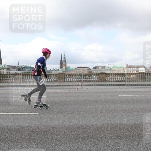 29.06.2025 - hella hamburg halbmarathon Lena Gebhardt http://msf.ph/oto/8436514 29.06.2025 09:01:52 Lombardsbrücke 306 meine-sportfotos.de