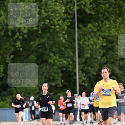 29.06.2025 - hella hamburg halbmarathon Dr. Thomas Lammeyer http://msf.ph/oto/8436584 29.06.2025 10:55:26 Kennedybrücke 1208, 2358, 2859, 3229, 4771, 4848, 5530, 6178, 7141, 7769, 8779, 9166, 9167, 9605, 9933, 11252 meine-sportfotos.de