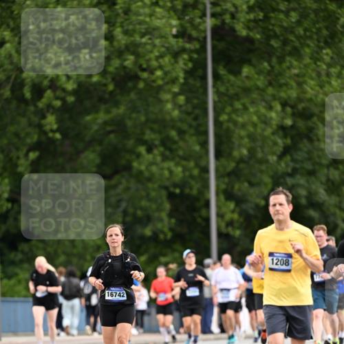 29.06.2025 - hella hamburg halbmarathon Dr. Thomas Lammeyer http://msf.ph/oto/8436593 29.06.2025 10:55:26 Kennedybrücke 1208, 2358, 2859, 3229, 4771, 4848, 5530, 6178, 7141, 7769, 8779, 9166, 9167, 9605, 9933, 11252 meine-sportfotos.de