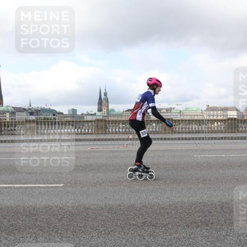29.06.2025 - hella hamburg halbmarathon Lena Gebhardt http://msf.ph/oto/8436612 29.06.2025 09:01:52 Lombardsbrücke 306 meine-sportfotos.de
