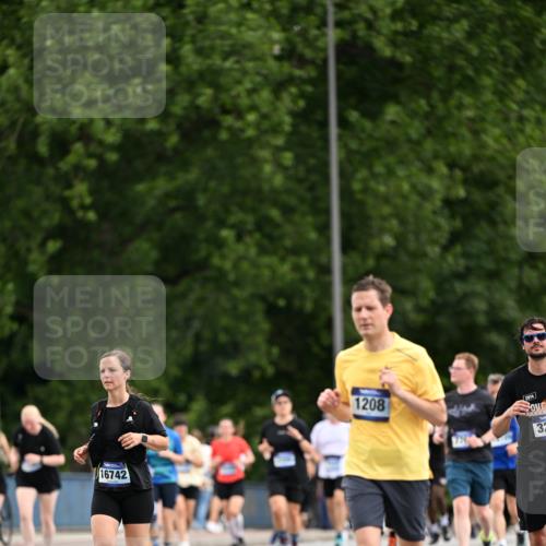 29.06.2025 - hella hamburg halbmarathon Dr. Thomas Lammeyer http://msf.ph/oto/8436619 29.06.2025 10:55:27 Kennedybrücke 1208, 2358, 2859, 3229, 4771, 4848, 5530, 6178, 7141, 7769, 8779, 9166, 9167, 9605, 9933, 11252 meine-sportfotos.de