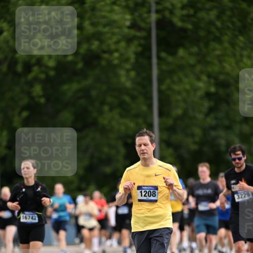 29.06.2025 - hella hamburg halbmarathon Dr. Thomas Lammeyer http://msf.ph/oto/8436634 29.06.2025 10:55:28 Kennedybrücke 1208, 1930, 2358, 2859, 3229, 4771, 4848, 5530, 6178, 7141, 7769, 8779, 9166, 9167, 9605, 9933, 11252 meine-sportfotos.de
