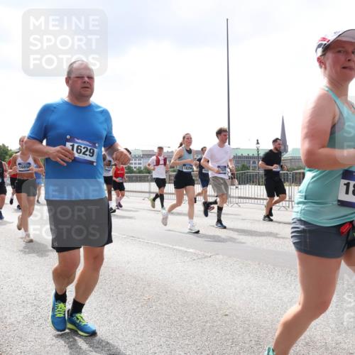 29.06.2025 - hella hamburg halbmarathon Lena Gebhardt http://msf.ph/oto/8436662 29.06.2025 10:45:09 Lombardsbrücke 2007, 16850, 1629, 18294, 1823, 1024, 1273, 1629, 1685, 1798, 1924, 2007, 2674, 2779, 3160, 3164, 3357, 3377, 3570, 3879, 3993, 4099, 4102, 4186, 4275, 4306, 4337, 4504, 4820, 4851, 5099, 5108, 5190, 5339, 5636, 5949, 6150, 6509, 6763, 6788, 6841, 6888, 6911, 6922, 6980, 7530, 7699, 7912, 8582, 8594, 8605, 8762, 8907, 9036, 9084, 9085, 9331, 9333, 10182, 10225, 10562, 10566, 10668, 10707, 11272, 11314, 12198, 12318, 12332, 12334, 12394, 13039, 13261, 14681 meine-sportfotos.de