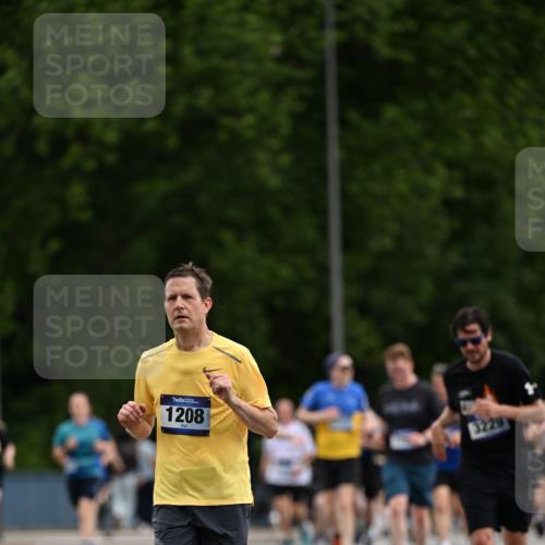 29.06.2025 - hella hamburg halbmarathon Dr. Thomas Lammeyer http://msf.ph/oto/8436674 29.06.2025 10:55:28 Kennedybrücke 1208, 1930, 2358, 2859, 3229, 4771, 4848, 5530, 6178, 7141, 7769, 8779, 9166, 9167, 9605, 9933, 11252 meine-sportfotos.de