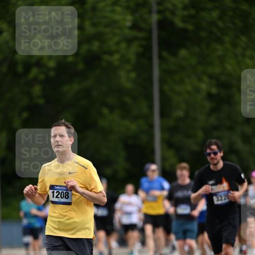 29.06.2025 - hella hamburg halbmarathon Dr. Thomas Lammeyer http://msf.ph/oto/8436690 29.06.2025 10:55:29 Kennedybrücke 1208, 1930, 2358, 2380, 2859, 3229, 4771, 4848, 5530, 7141, 7769, 8779, 9166, 9167, 9605, 9933, 11252 meine-sportfotos.de