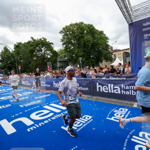 29.06.2025 - hella hamburg halbmarathon Zöllner http://msf.ph/oto/8436691 29.06.2025 10:54:38 Ziel 2474, 3794, 5259, 8798, 9012, 10040, 10368, 10376, 12607, 15146 meine-sportfotos.de