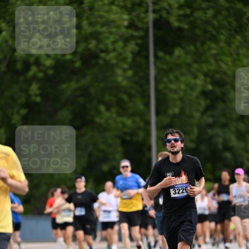 29.06.2025 - hella hamburg halbmarathon Dr. Thomas Lammeyer http://msf.ph/oto/8436711 29.06.2025 10:55:30 Kennedybrücke 1208, 1930, 2358, 2380, 2859, 3229, 3838, 4771, 4848, 5530, 7141, 7769, 8779, 9166, 9167, 9605, 9933, 11252 meine-sportfotos.de