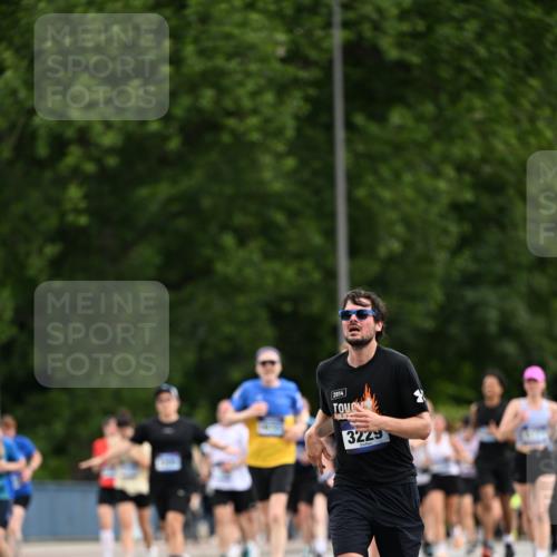 29.06.2025 - hella hamburg halbmarathon Dr. Thomas Lammeyer http://msf.ph/oto/8436720 29.06.2025 10:55:30 Kennedybrücke 1208, 1930, 2358, 2380, 2859, 3229, 3838, 4771, 4848, 5530, 7141, 7769, 8779, 9166, 9167, 9605, 9933, 11252 meine-sportfotos.de