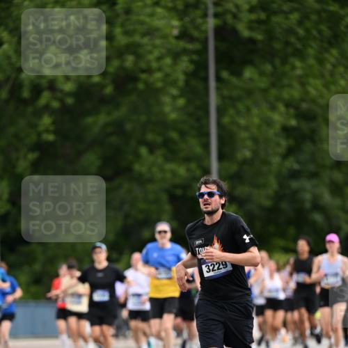 29.06.2025 - hella hamburg halbmarathon Dr. Thomas Lammeyer http://msf.ph/oto/8436723 29.06.2025 10:55:30 Kennedybrücke 1208, 1930, 2358, 2380, 2859, 3229, 3838, 4771, 4848, 5530, 7141, 7769, 8779, 9166, 9167, 9605, 9933, 11252 meine-sportfotos.de