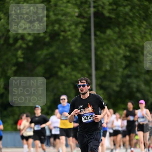 29.06.2025 - hella hamburg halbmarathon Dr. Thomas Lammeyer http://msf.ph/oto/8436732 29.06.2025 10:55:30 Kennedybrücke 1208, 1930, 2358, 2380, 2859, 3229, 3838, 4771, 4848, 5530, 7141, 7769, 8779, 9166, 9167, 9605, 9933, 11252 meine-sportfotos.de
