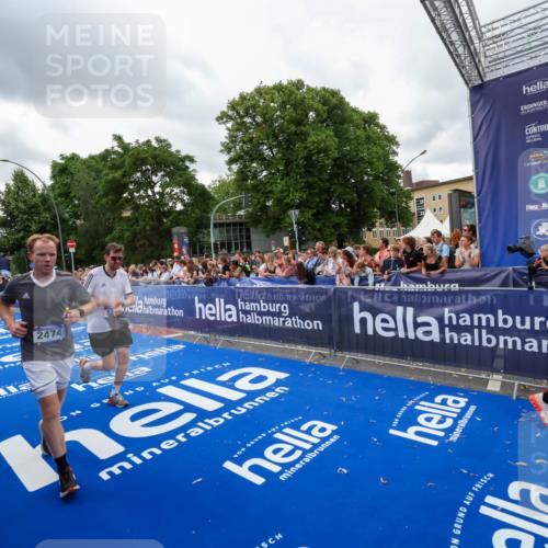29.06.2025 - hella hamburg halbmarathon Zöllner http://msf.ph/oto/8436740 29.06.2025 10:54:40 Ziel 1125, 2474, 3310, 5259, 7478, 8798, 9012, 10040, 10368, 10376, 12489, 12607, 15389, 15584, 17765, 19000 meine-sportfotos.de