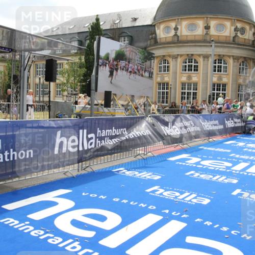 29.06.2025 - hella hamburg halbmarathon Michael Strokosch http://msf.ph/oto/8436776 29.06.2025 10:18:51 Ziel 6380, 15495 meine-sportfotos.de