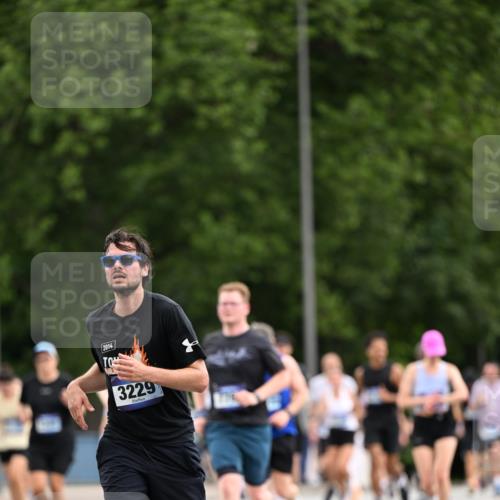 29.06.2025 - hella hamburg halbmarathon Dr. Thomas Lammeyer http://msf.ph/oto/8436793 29.06.2025 10:55:31 Kennedybrücke 1208, 1930, 2358, 2380, 2859, 3229, 3838, 4771, 4848, 5530, 7012, 7141, 7769, 7938, 8779, 9166, 9167, 9605, 9933, 11252 meine-sportfotos.de