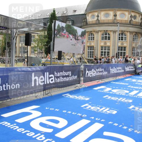 29.06.2025 - hella hamburg halbmarathon Michael Strokosch http://msf.ph/oto/8436799 29.06.2025 10:20:23 Ziel 12373, 16245 meine-sportfotos.de