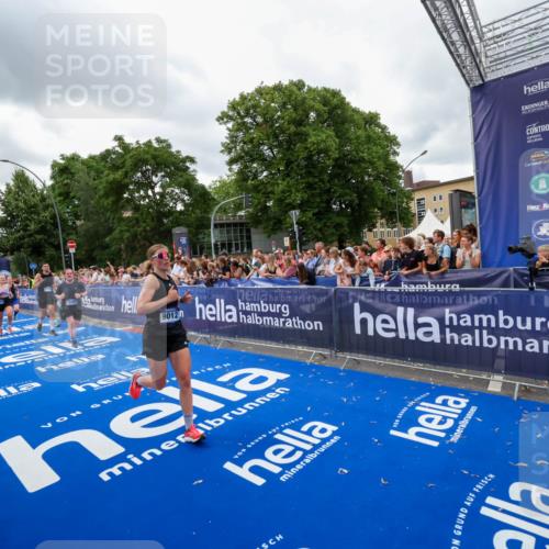 29.06.2025 - hella hamburg halbmarathon Zöllner http://msf.ph/oto/8436894 29.06.2025 10:54:44 Ziel 1125, 1496, 2561, 3310, 6587, 7478, 8449, 9012, 9227, 10040, 10368, 10376, 12489, 13147, 14239, 15389, 15408, 15584, 17231, 17765, 19000 meine-sportfotos.de