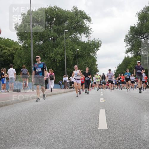 29.06.2025 - hella hamburg halbmarathon Luisa Fischer http://msf.ph/oto/8436960 29.06.2025 10:57:10 Kennedybrücke 7537, 1147, 9456, 19019, 9531, 16313, 1789, 1984, 2146, 4626, 4801, 5817, 5857, 6273, 8189, 8924, 9531 meine-sportfotos.de