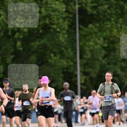 29.06.2025 - hella hamburg halbmarathon Dr. Thomas Lammeyer http://msf.ph/oto/8436963 29.06.2025 10:55:35 Kennedybrücke 1208, 1930, 2202, 2358, 2380, 2859, 3229, 3838, 4771, 5286, 5289, 5530, 7012, 7769, 7938, 8410, 8779, 9166, 9167, 9933, 10552, 10636, 11252 meine-sportfotos.de