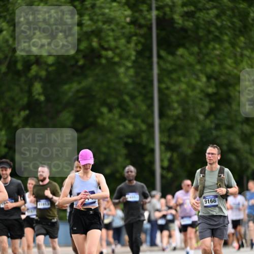 29.06.2025 - hella hamburg halbmarathon Dr. Thomas Lammeyer http://msf.ph/oto/8436970 29.06.2025 10:55:36 Kennedybrücke 1208, 1930, 2202, 2358, 2380, 2859, 3229, 3838, 4652, 4771, 5286, 5289, 5357, 5530, 7012, 7769, 7938, 8410, 8779, 9166, 9167, 9933, 10552, 10636, 11252 meine-sportfotos.de