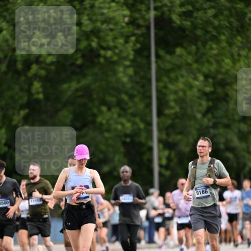 29.06.2025 - hella hamburg halbmarathon Dr. Thomas Lammeyer http://msf.ph/oto/8436974 29.06.2025 10:55:36 Kennedybrücke 1208, 1930, 2202, 2358, 2380, 2859, 3229, 3838, 4652, 4771, 5286, 5289, 5357, 5530, 7012, 7769, 7938, 8410, 8779, 9166, 9167, 9933, 10552, 10636, 11252 meine-sportfotos.de