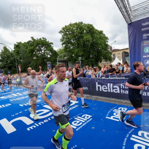 29.06.2025 - hella hamburg halbmarathon Zöllner http://msf.ph/oto/8436976 29.06.2025 10:54:47 Ziel 1125, 1496, 2029, 2561, 3310, 4231, 6587, 7478, 8449, 9227, 10044, 12186, 12489, 13147, 14239, 15389, 15408, 15584, 17231, 17765, 19000 meine-sportfotos.de