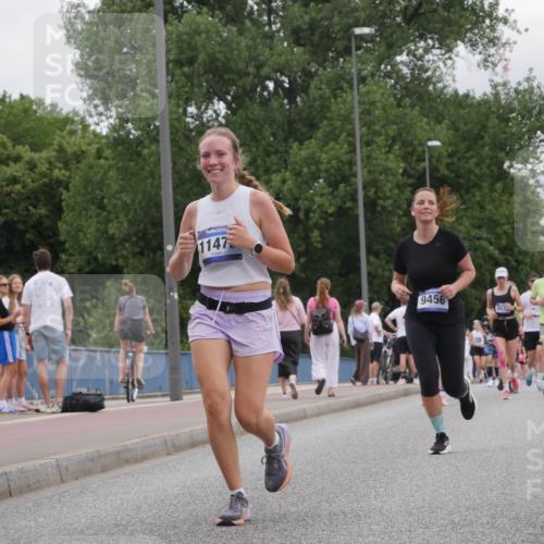 29.06.2025 - hella hamburg halbmarathon Luisa Fischer http://msf.ph/oto/8437013 29.06.2025 10:57:13 Kennedybrücke 37, 1147, 9456, 7255, 957, 1017, 174, 1017, 1744, 1789, 1984, 2079, 2146, 4626, 4801, 5514, 5804, 5817, 5857, 5993, 6273, 8189, 8924, 9531 meine-sportfotos.de