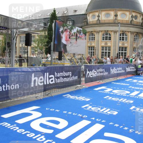 29.06.2025 - hella hamburg halbmarathon Michael Strokosch http://msf.ph/oto/8437032 29.06.2025 10:20:47 Ziel 14360, 16988 meine-sportfotos.de