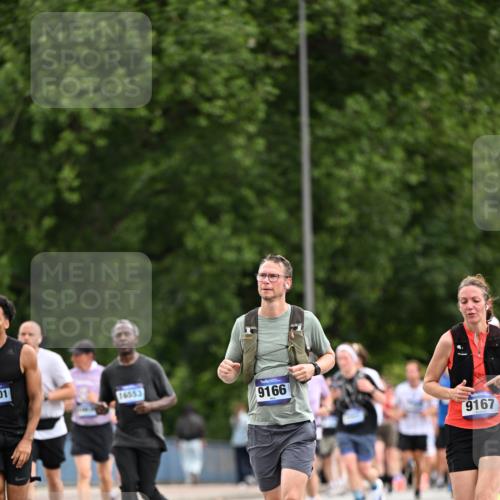 29.06.2025 - hella hamburg halbmarathon Dr. Thomas Lammeyer http://msf.ph/oto/8437046 29.06.2025 10:55:37 Kennedybrücke 1208, 1930, 2202, 2358, 2380, 2859, 3229, 3838, 4652, 4771, 5286, 5289, 5357, 7012, 7769, 7938, 8410, 8779, 9166, 9167, 9933, 10552, 10636, 11252 meine-sportfotos.de