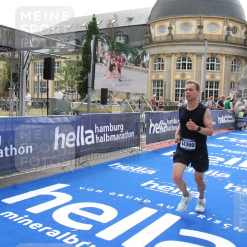 29.06.2025 - hella hamburg halbmarathon Michael Strokosch http://msf.ph/oto/8437108 29.06.2025 10:20:48 Ziel 14360, 16988, 17402 meine-sportfotos.de