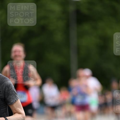29.06.2025 - hella hamburg halbmarathon Dr. Thomas Lammeyer http://msf.ph/oto/8437112 29.06.2025 10:55:41 Kennedybrücke 1208, 1617, 1930, 2202, 2380, 2484, 2485, 3229, 3838, 4652, 4771, 5286, 5289, 5357, 6945, 7012, 7769, 7938, 8410, 8779, 9166, 9167, 9933, 10521, 10552, 10636, 11252 meine-sportfotos.de