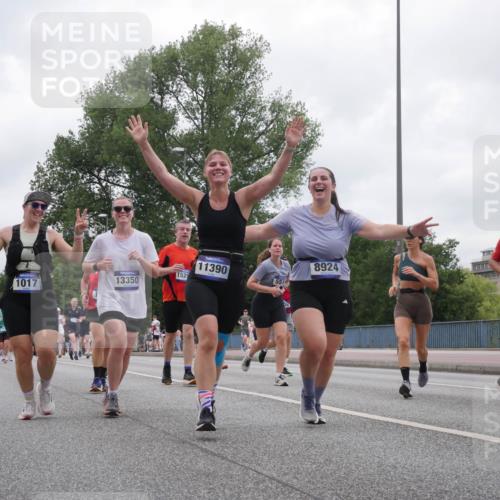 29.06.2025 - hella hamburg halbmarathon Luisa Fischer http://msf.ph/oto/8437123 29.06.2025 10:57:20 Kennedybrücke 11390, 1529, 551, 13350, 1017, 8924, 2079, 1017, 1744, 2079, 2372, 2761, 3187, 4685, 4801, 5514, 5804, 5993, 8189, 8924, 9138, 9771, 10207 meine-sportfotos.de