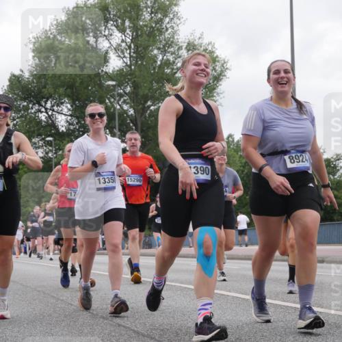 29.06.2025 - hella hamburg halbmarathon Luisa Fischer http://msf.ph/oto/8437131 29.06.2025 10:57:21 Kennedybrücke 1017, 13350, 15290, 1390, 8924, 1017, 1744, 2079, 2372, 2761, 3187, 4685, 4801, 5514, 5804, 5993, 7614, 8924, 9138, 9771, 10207 meine-sportfotos.de