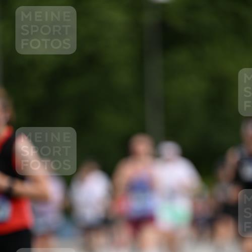 29.06.2025 - hella hamburg halbmarathon Dr. Thomas Lammeyer http://msf.ph/oto/8437139 29.06.2025 10:55:41 Kennedybrücke 1208, 1617, 1930, 2202, 2380, 2484, 2485, 3229, 3838, 4652, 4771, 5286, 5289, 5357, 6945, 7012, 7769, 7938, 8410, 8779, 9166, 9167, 9933, 10521, 10552, 10636, 11252 meine-sportfotos.de