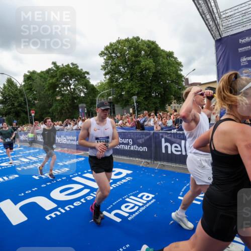 29.06.2025 - hella hamburg halbmarathon Zöllner http://msf.ph/oto/8437154 29.06.2025 10:54:53 Ziel 1506, 2029, 4231, 6587, 9227, 10044, 12186, 14660, 16623, 16868, 17261 meine-sportfotos.de