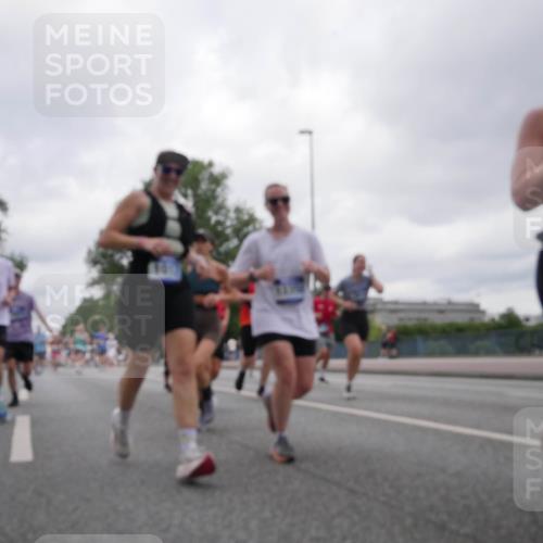 29.06.2025 - hella hamburg halbmarathon Luisa Fischer http://msf.ph/oto/8437156 29.06.2025 10:57:22 Kennedybrücke 1017, 1744, 2079, 2372, 2761, 3187, 4685, 4801, 5514, 5804, 5993, 7614, 8924, 9138, 9503, 9771, 10207 meine-sportfotos.de