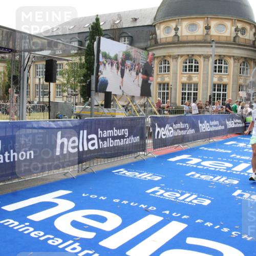 29.06.2025 - hella hamburg halbmarathon Michael Strokosch http://msf.ph/oto/8437170 29.06.2025 10:20:52 Ziel 11210, 14766, 16988, 17402 meine-sportfotos.de
