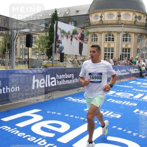 29.06.2025 - hella hamburg halbmarathon Michael Strokosch http://msf.ph/oto/8437198 29.06.2025 10:20:53 Ziel 11210, 14766, 16988, 17402 meine-sportfotos.de