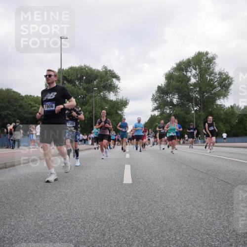 29.06.2025 - hella hamburg halbmarathon Luisa Fischer http://msf.ph/oto/8437203 29.06.2025 10:57:25 Kennedybrücke 1906, 1340, 1744, 2372, 2761, 3187, 3249, 4323, 4685, 4838, 5514, 5804, 5993, 6468, 7614, 9138, 9503, 9771, 10207 meine-sportfotos.de