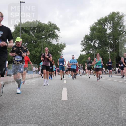 29.06.2025 - hella hamburg halbmarathon Luisa Fischer http://msf.ph/oto/8437209 29.06.2025 10:57:26 Kennedybrücke 1906, 1340, 3188, 4685, 10207, 1744, 2372, 2761, 3187, 3249, 4323, 4685, 4838, 5993, 6468, 7614, 9138, 9503, 9771, 10207 meine-sportfotos.de