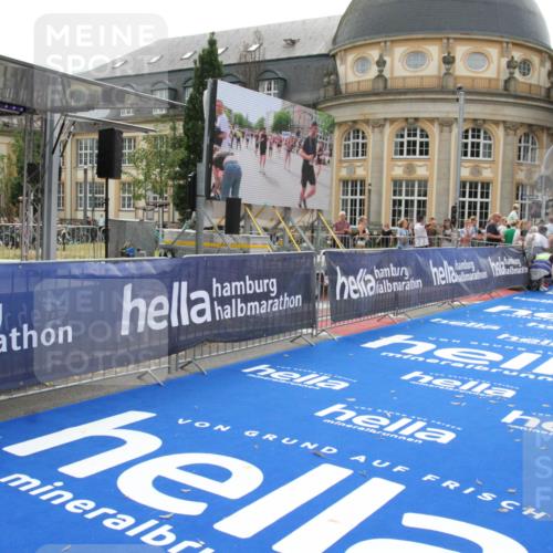 29.06.2025 - hella hamburg halbmarathon Michael Strokosch http://msf.ph/oto/8437217 29.06.2025 10:20:55 Ziel 11210, 14766, 16988, 17402 meine-sportfotos.de