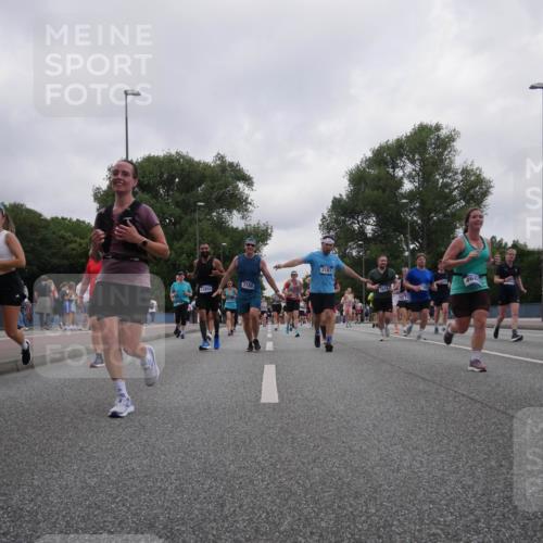 29.06.2025 - hella hamburg halbmarathon Luisa Fischer http://msf.ph/oto/8437242 29.06.2025 10:57:27 Kennedybrücke 6522, 13850, 3188, 3187, 7614, 468, 10207, 2372, 2761, 3187, 3249, 4323, 4685, 4838, 6468, 7614, 9138, 9503, 9771, 10207 meine-sportfotos.de