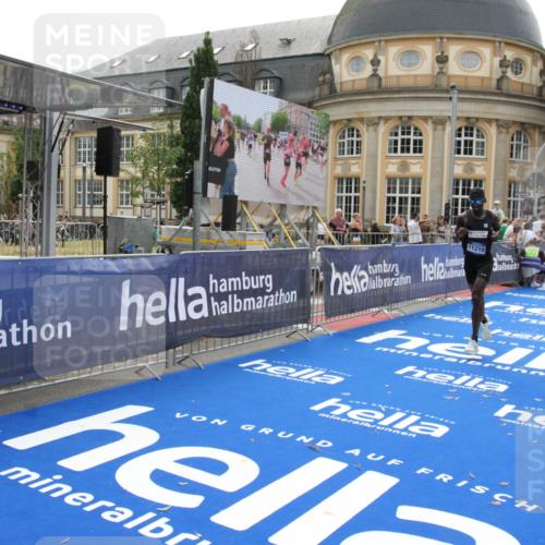 29.06.2025 - hella hamburg halbmarathon Michael Strokosch http://msf.ph/oto/8437247 29.06.2025 10:20:57 Ziel 11210, 14766, 17402, 19075 meine-sportfotos.de