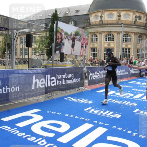 29.06.2025 - hella hamburg halbmarathon Michael Strokosch http://msf.ph/oto/8437259 29.06.2025 10:20:57 Ziel 11210, 14766, 17402, 19075 meine-sportfotos.de