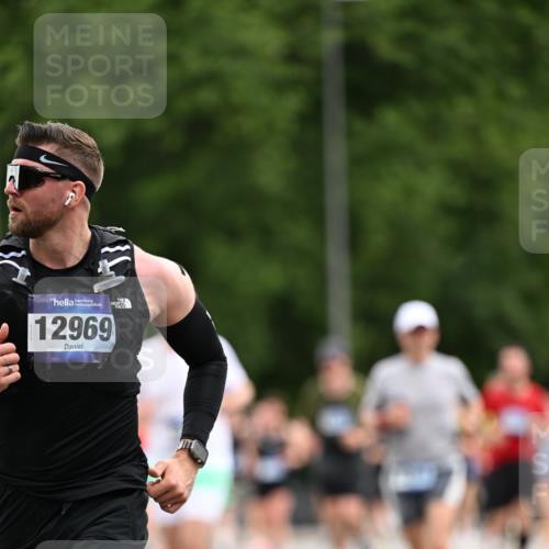 29.06.2025 - hella hamburg halbmarathon Dr. Thomas Lammeyer http://msf.ph/oto/8437262 29.06.2025 10:55:44 Kennedybrücke 1208, 1617, 1930, 2202, 2380, 2484, 2485, 2736, 2778, 3229, 3838, 4652, 4771, 5286, 5289, 5357, 6945, 7012, 7769, 7938, 7992, 8410, 8779, 9166, 9167, 9933, 10521, 10552, 10636, 10673 meine-sportfotos.de